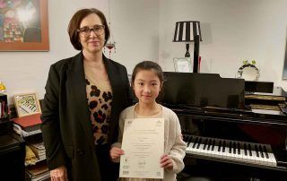 Anna Peszko presenting a distinction certificate to Yixin